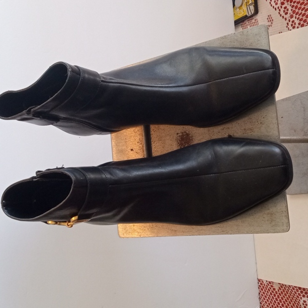 Talbot's ladies black leather ankle boots. Sz 11